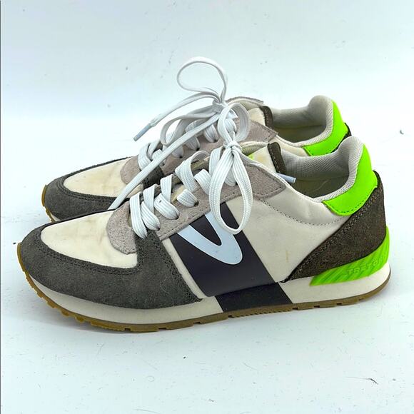 Tretorn Loyola lace up athletic trainer sneakers sz 6.5 - Picture 1 of 7
